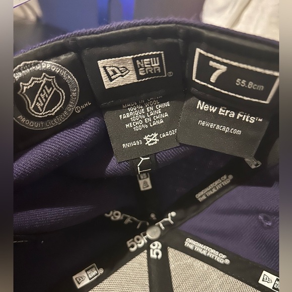 New Era Canucks Fitted Hat - Picture 4 of 4